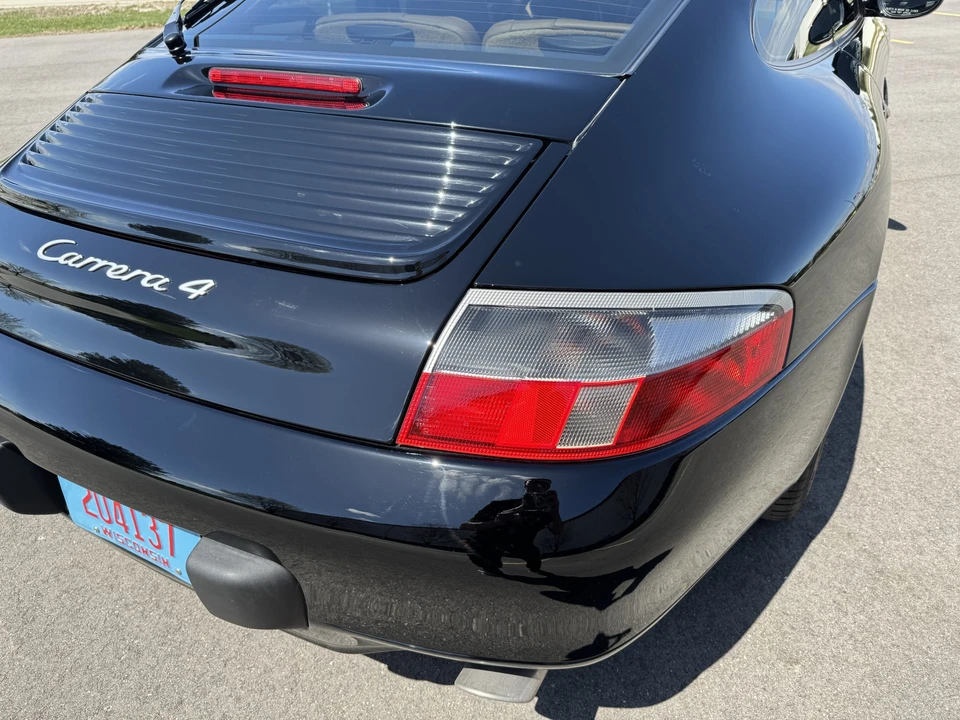 2001 Porsche 996 Carrera 4 - Image 17 of 31