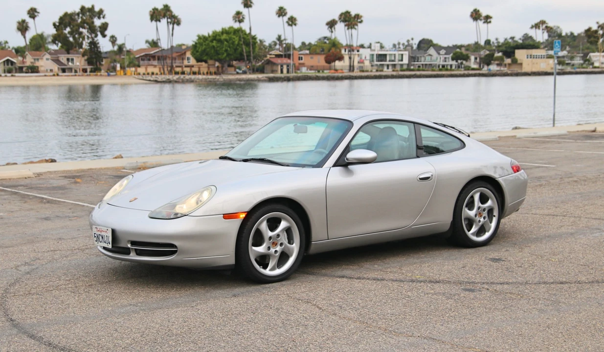 2001 Porsche 996 Carrera - Image 10 of 31