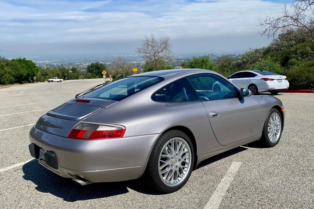 2001 Porsche 996 Carrera - Image 12 of 31
