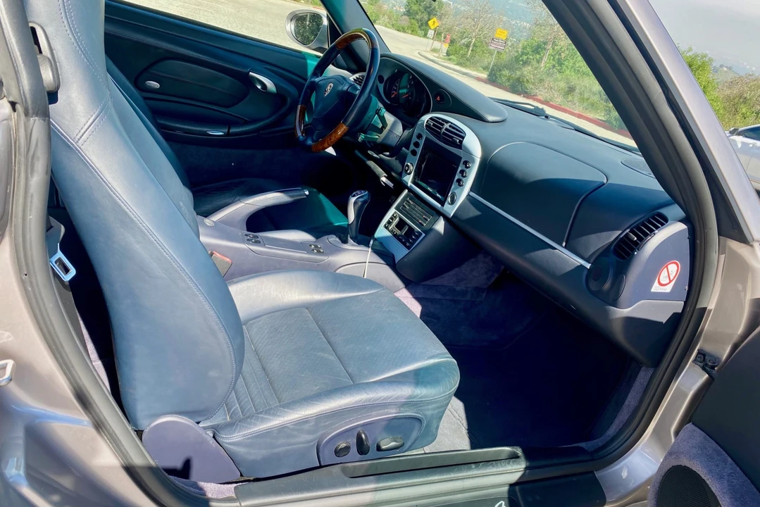 2001 Porsche 996 Carrera - Image 25 of 31