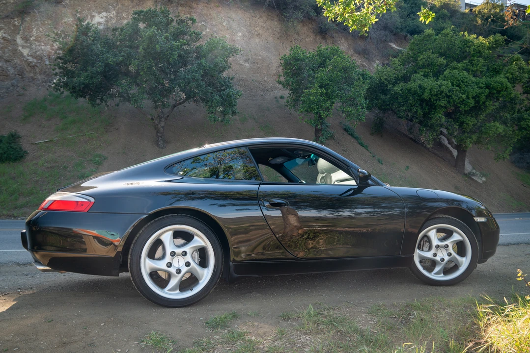2001 Porsche 996 Carrera - Image 16 of 31
