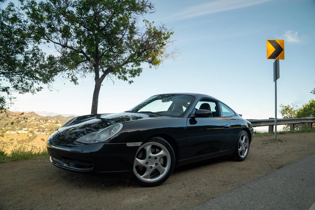 2001 Porsche 996 Carrera - Image 2 of 31