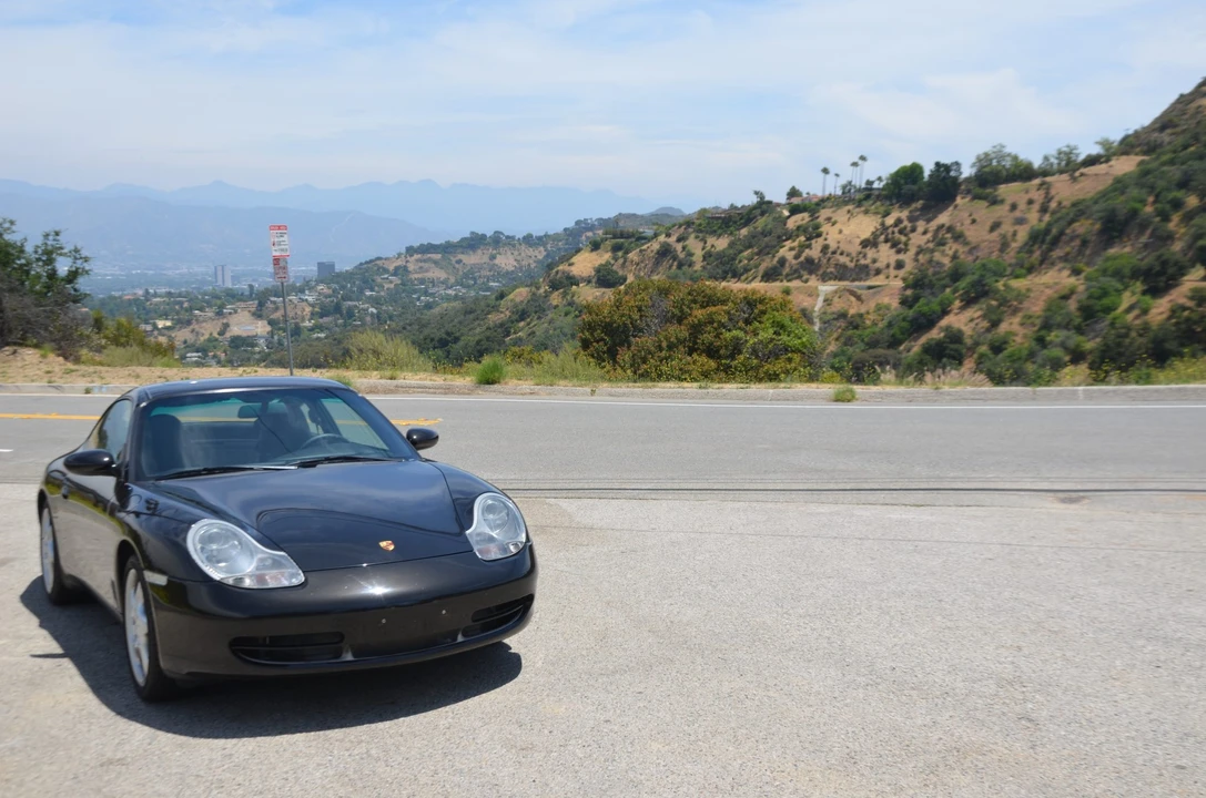 2001 Porsche 996 Carrera - Image 13 of 31