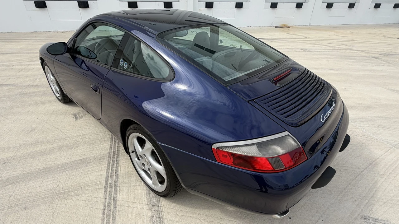 2001 Porsche 996 Carrera 4 - Image 11 of 31