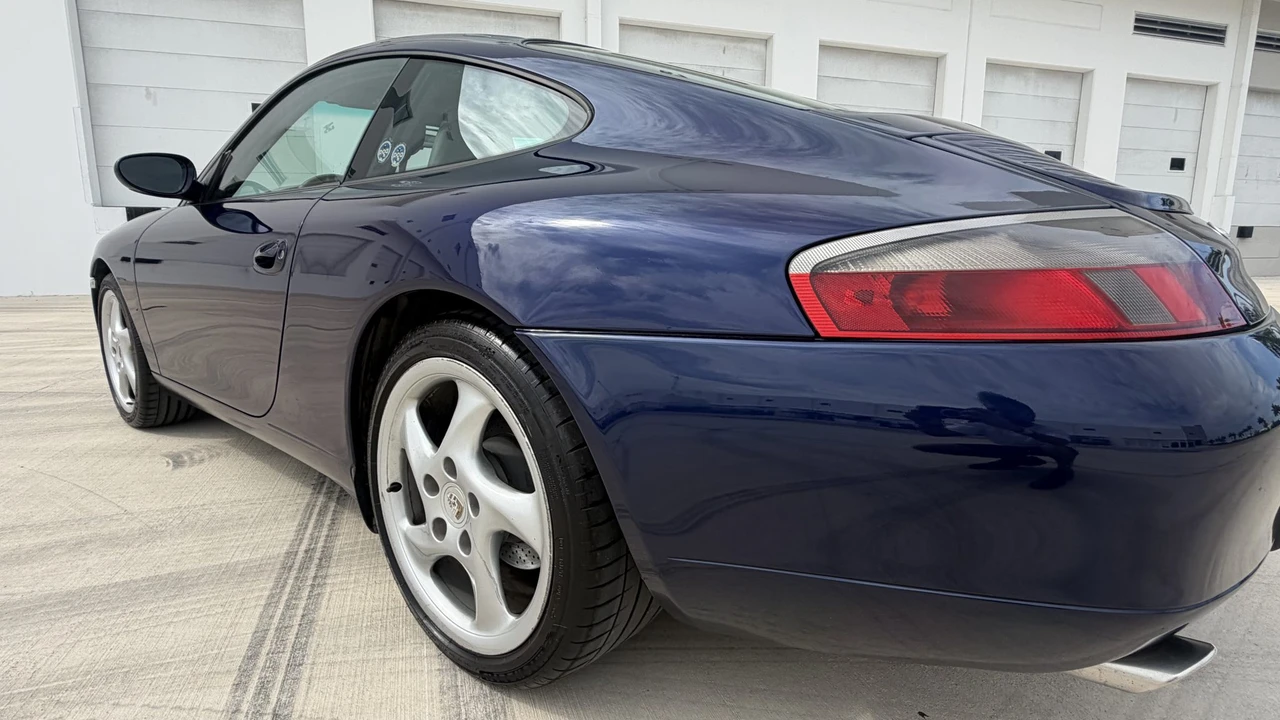 2001 Porsche 996 Carrera 4 - Image 27 of 31