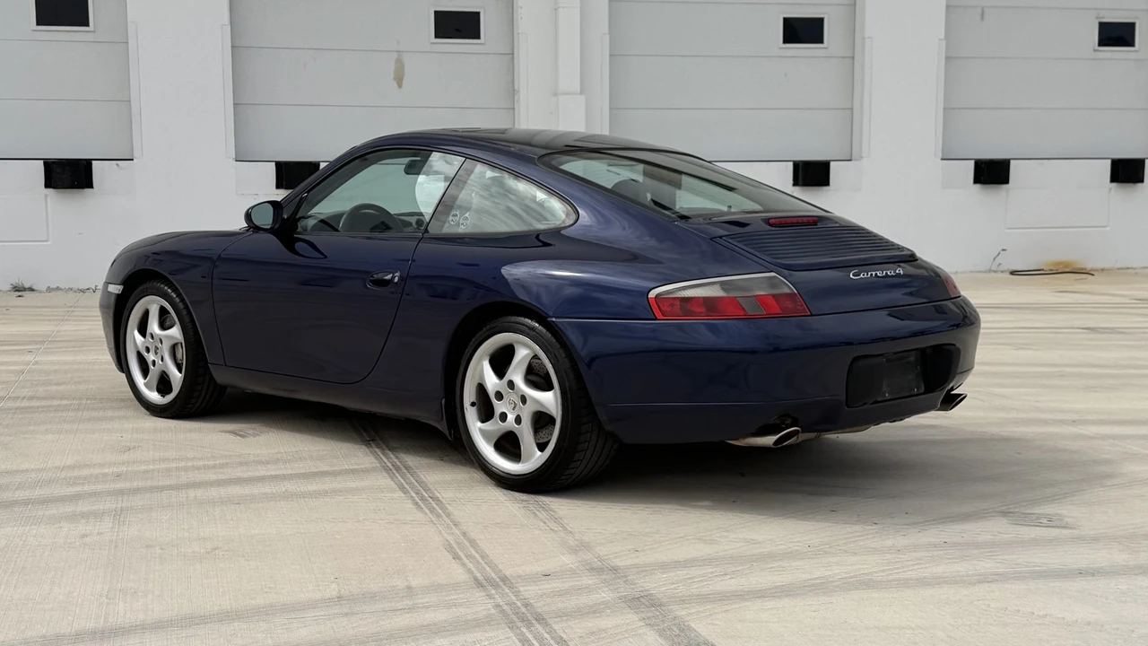 2001 Porsche 996 Carrera 4 - Image 8 of 31