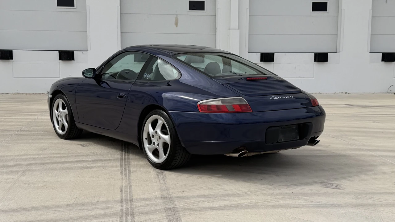 2001 Porsche 996 Carrera 4 - Image 9 of 31