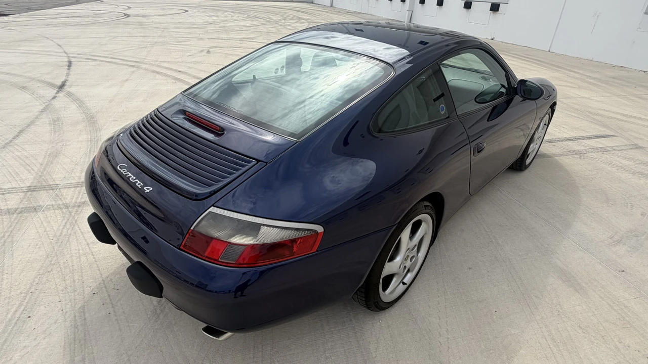 2001 Porsche 996 Carrera 4 - Image 15 of 31