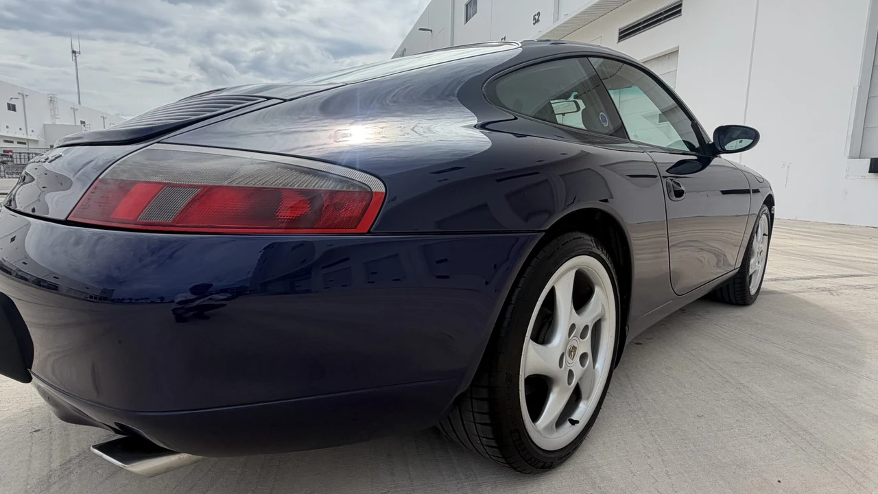 2001 Porsche 996 Carrera 4 - Image 28 of 31