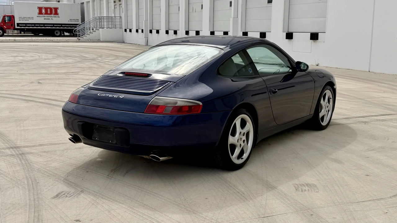 2001 Porsche 996 Carrera 4 - Image 17 of 31