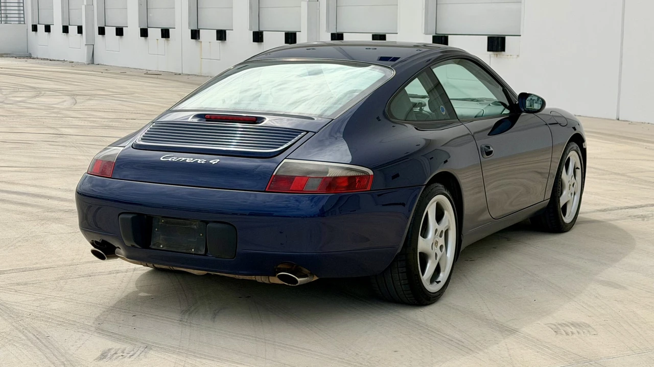 2001 Porsche 996 Carrera 4 - Image 16 of 31