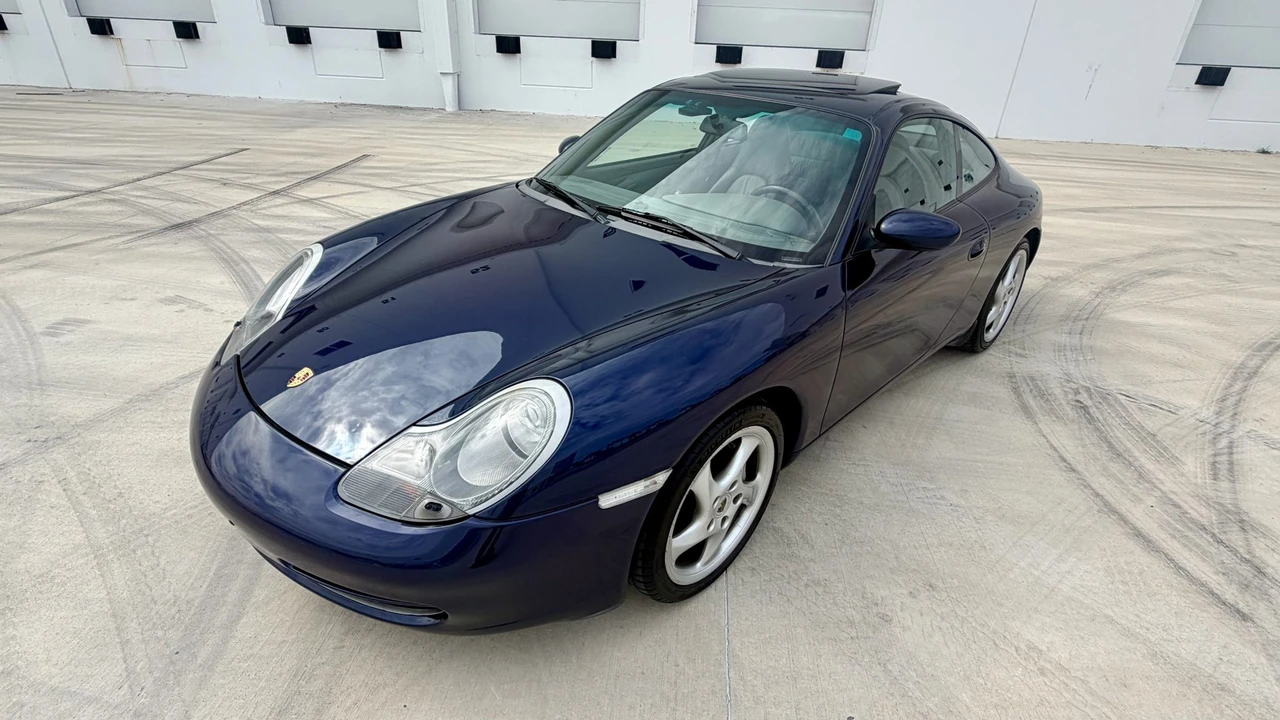 2001 Porsche 996 Carrera 4 - Image 6 of 31