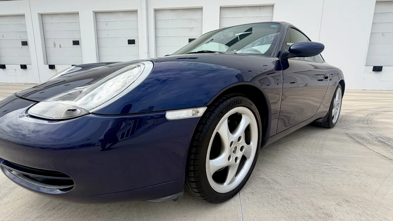 2001 Porsche 996 Carrera 4 - Image 26 of 31