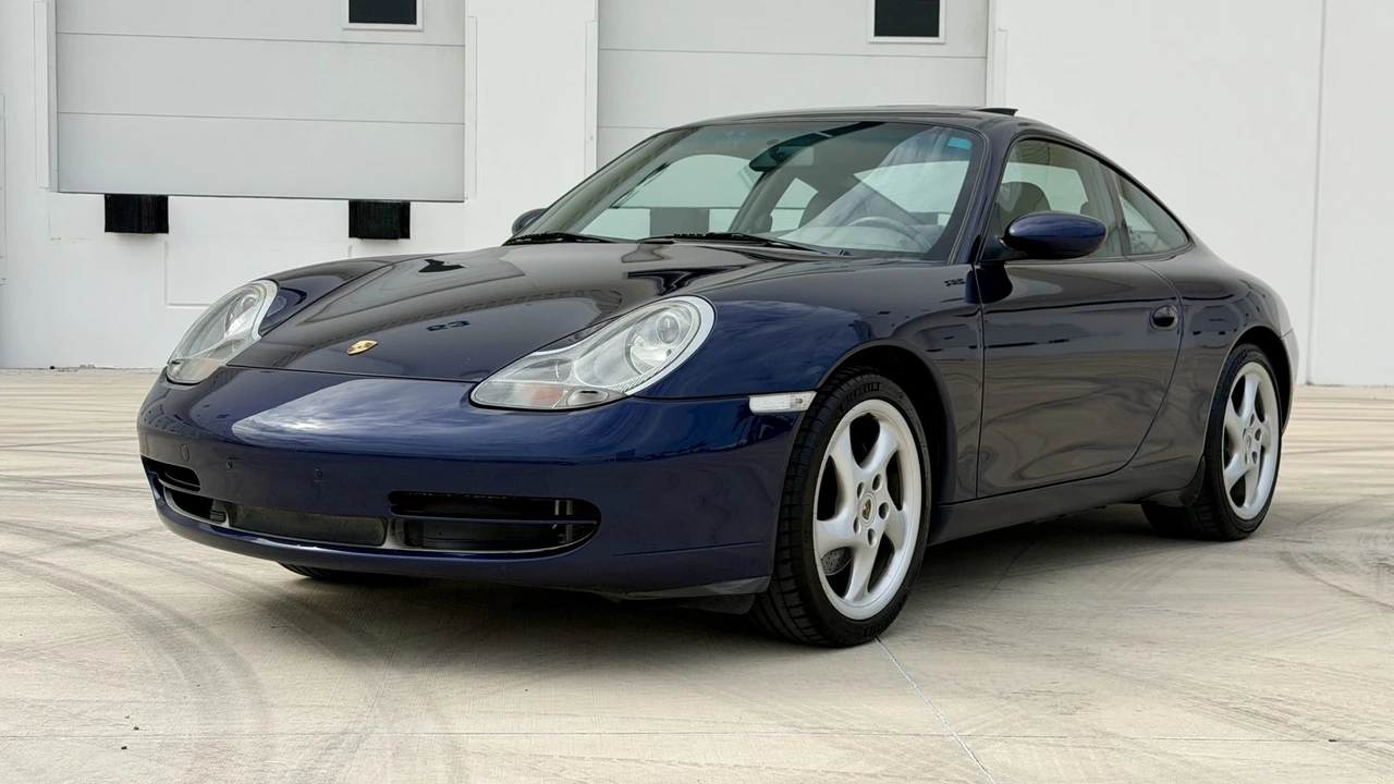 2001 Porsche 996 Carrera 4 - Image 3 of 31