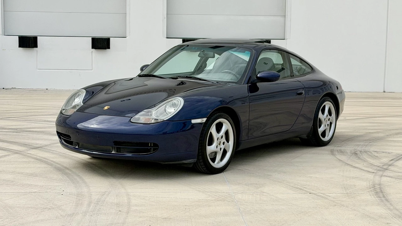 2001 Porsche 996 Carrera 4 - Image 4 of 31