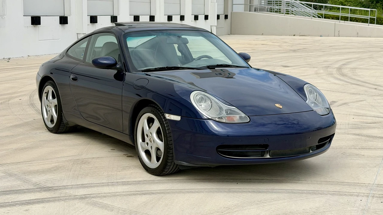 2001 Porsche 996 Carrera 4 - Image 21 of 31