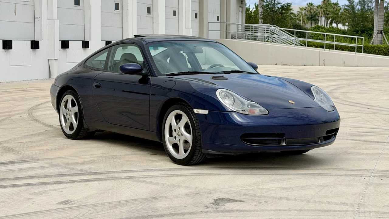 2001 Porsche 996 Carrera 4 - Image 20 of 31