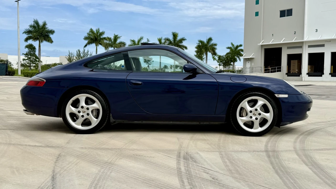 2001 Porsche 996 Carrera 4 - Image 19 of 31