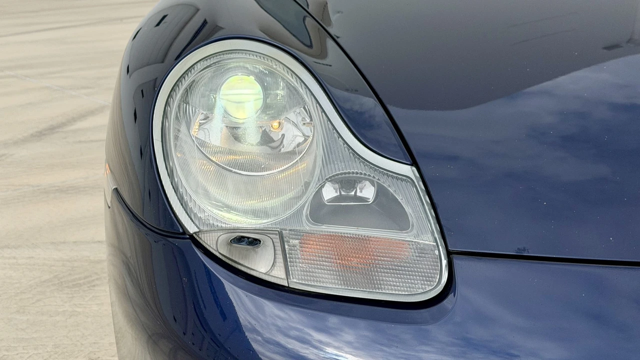 2001 Porsche 996 Carrera 4 - Image 29 of 31