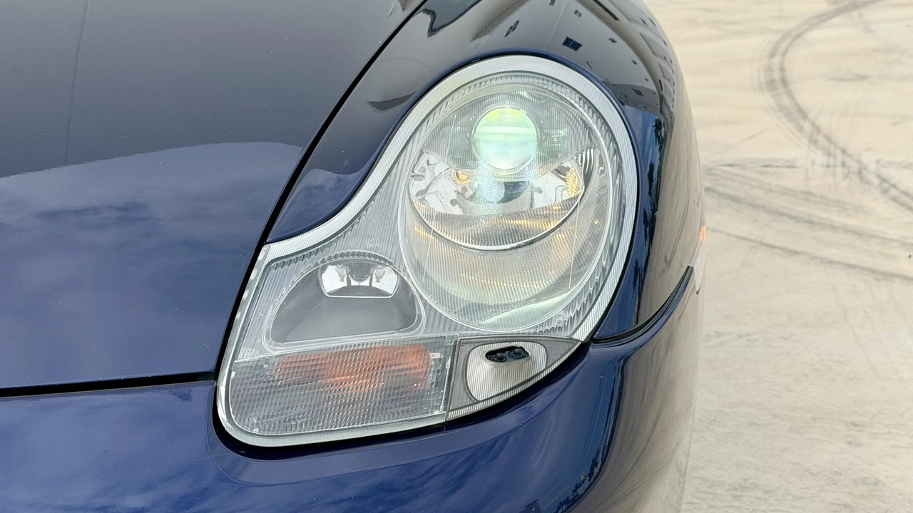 2001 Porsche 996 Carrera 4 - Image 30 of 31