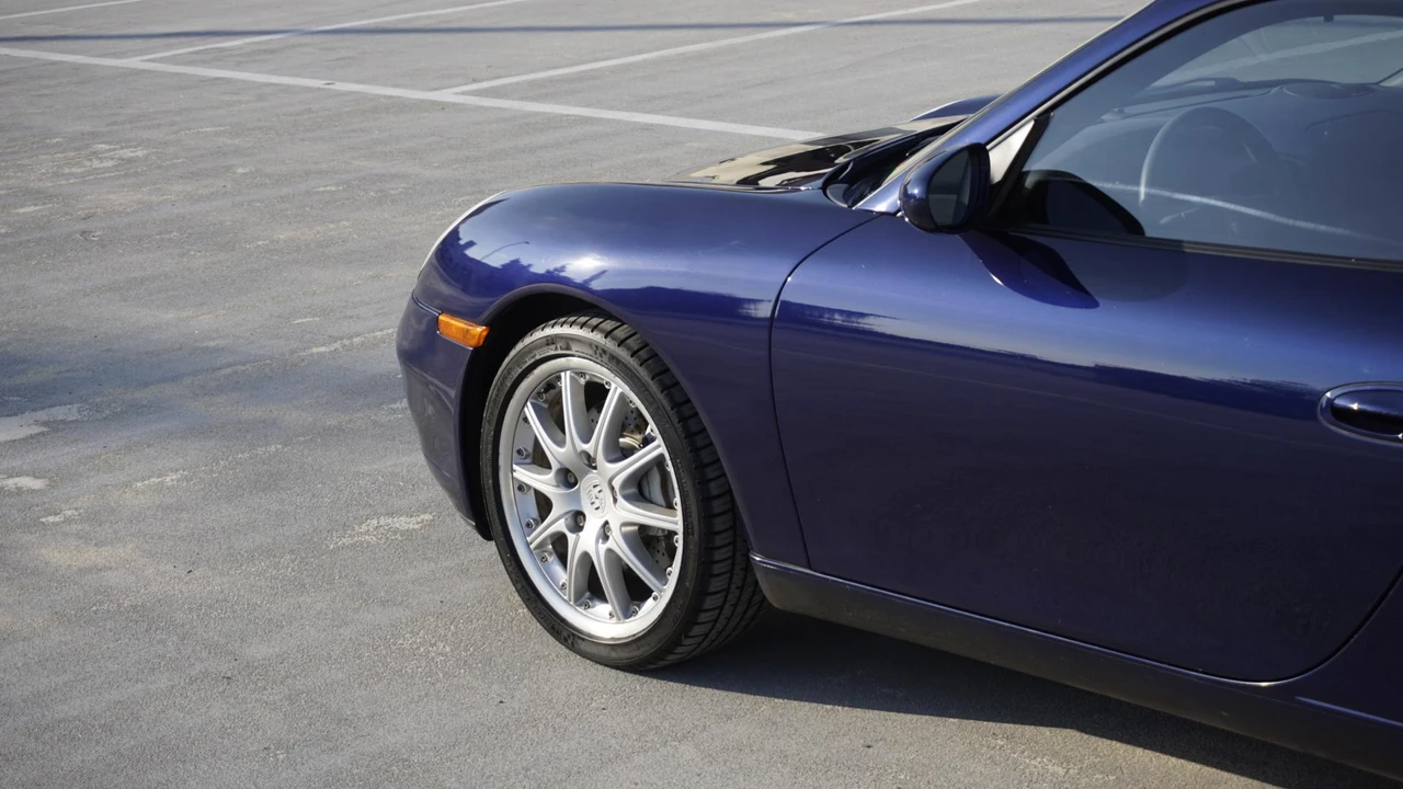 2001 Porsche 996 Carrera - Image 25 of 31