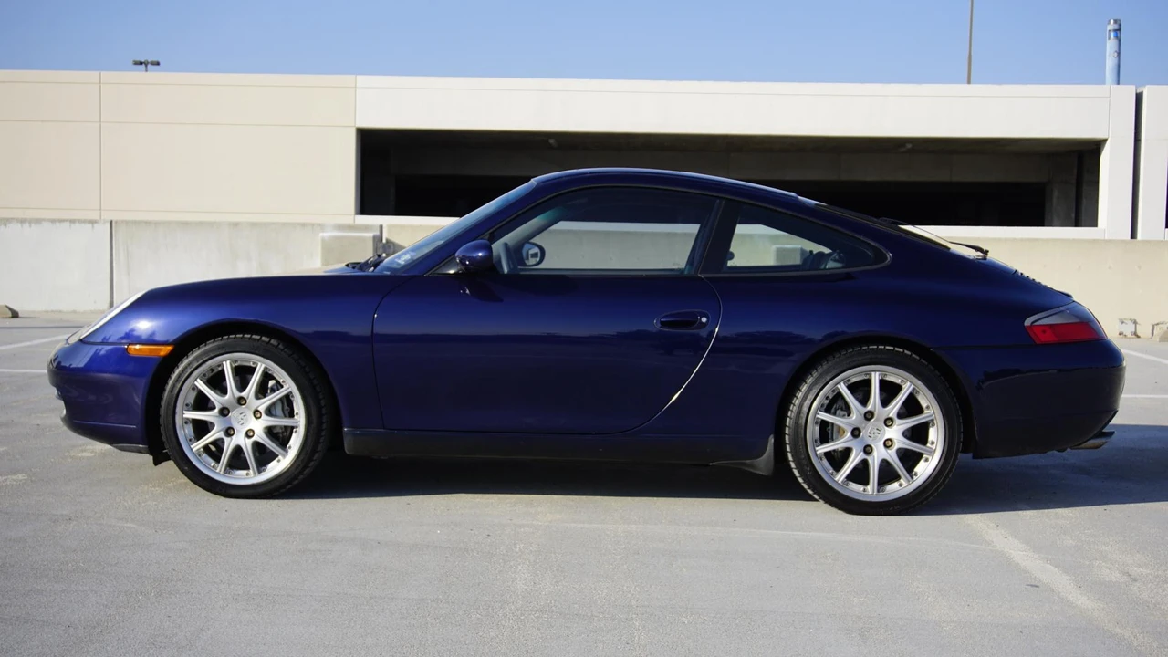 2001 Porsche 996 Carrera - Image 11 of 31
