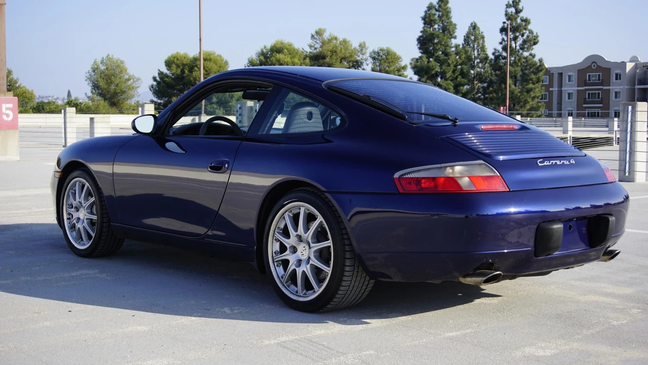 2001 Porsche 996 Carrera - Image 13 of 31