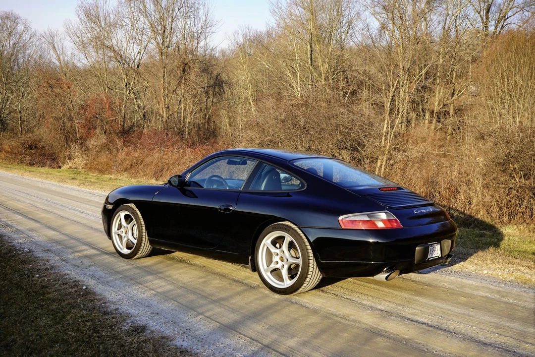 2001 Porsche 996 Carrera - Image 10 of 31