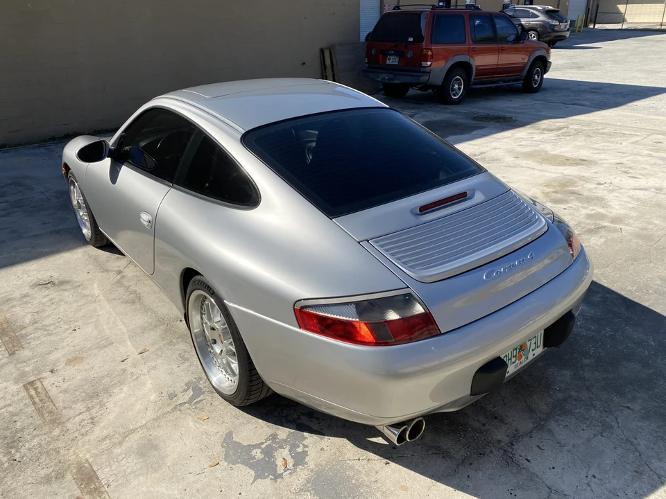 2001 Porsche 996 Carrera - Image 5 of 31