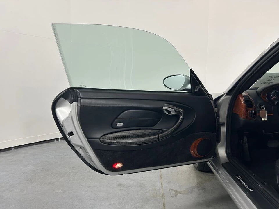 2001 Porsche 996 Carrera 4 - Image 14 of 31