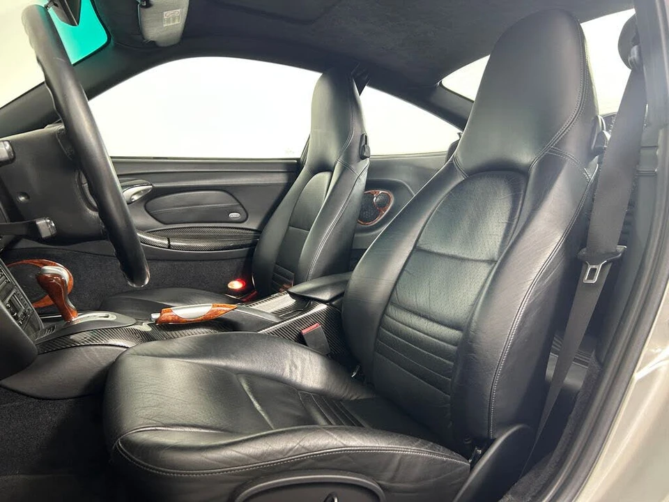 2001 Porsche 996 Carrera 4 - Image 5 of 31