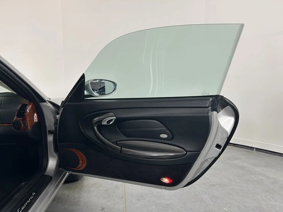 2001 Porsche 996 Carrera 4 - Image 25 of 31