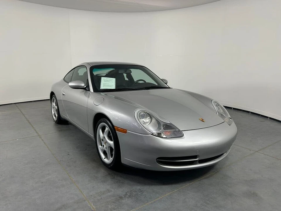 2001 Porsche 996 Carrera 4 - Image 9 of 31