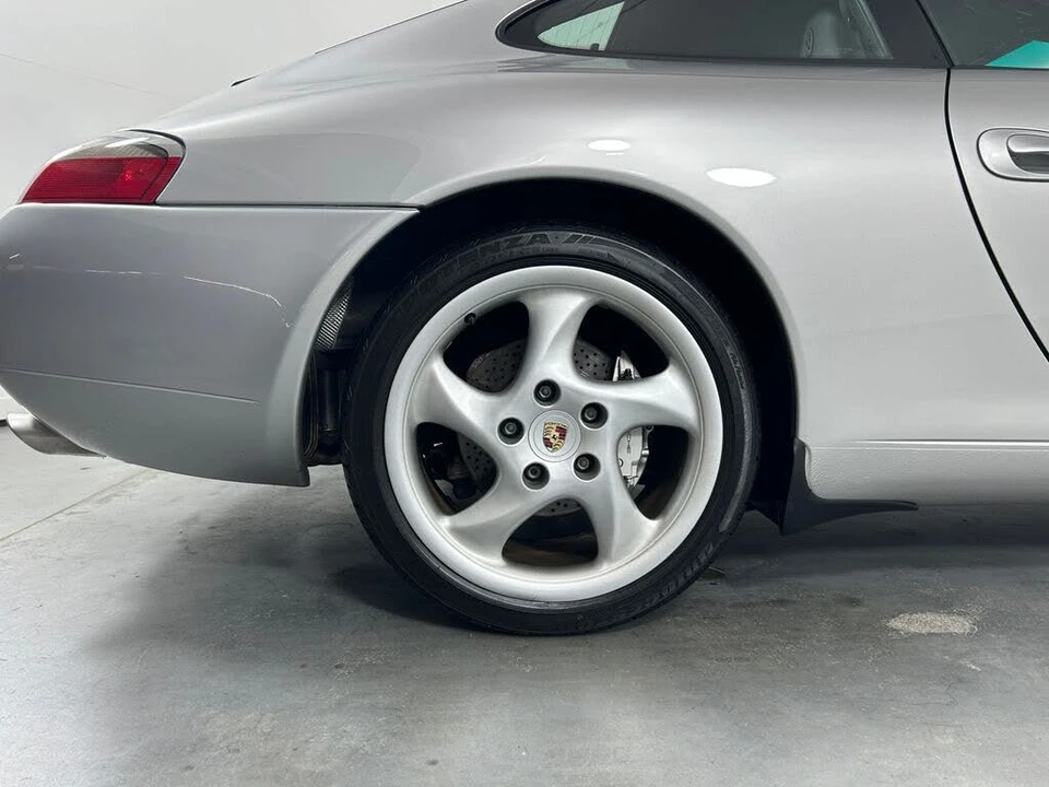 2001 Porsche 996 Carrera 4 - Image 11 of 31