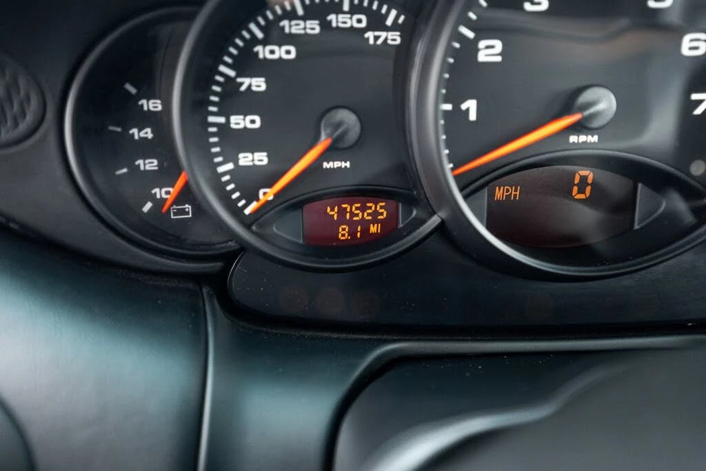 2001 Porsche 996 Carrera 4 - Image 18 of 27