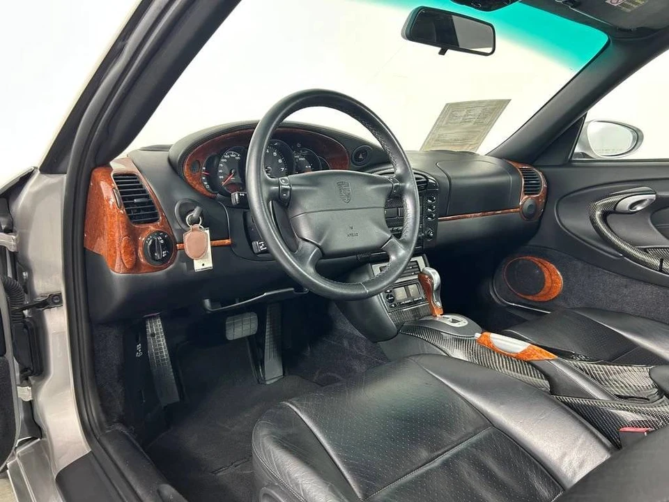 2001 Porsche 996 Carrera 4 - Image 4 of 5