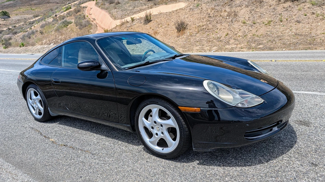 2001 Porsche 996 Carrera 4 - Image 18 of 31