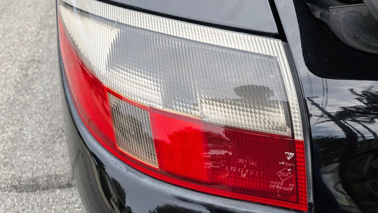 2001 Porsche 996 Carrera 4 - Image 25 of 31