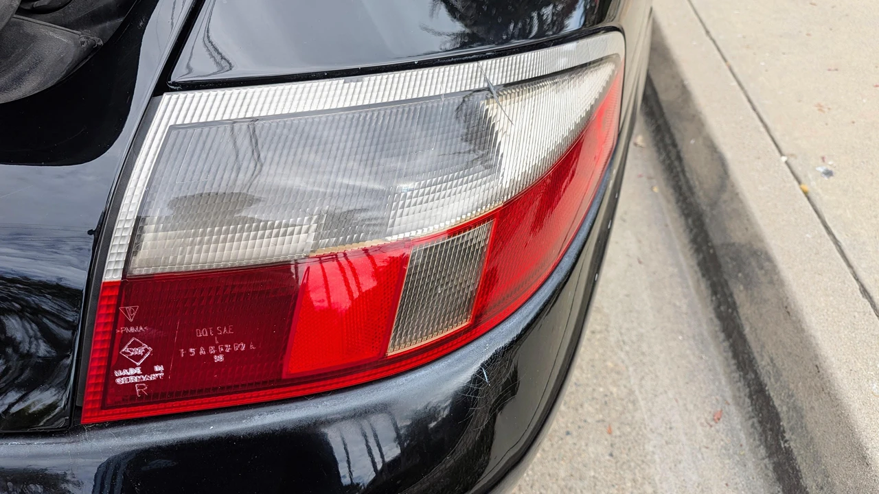 2001 Porsche 996 Carrera 4 - Image 27 of 31