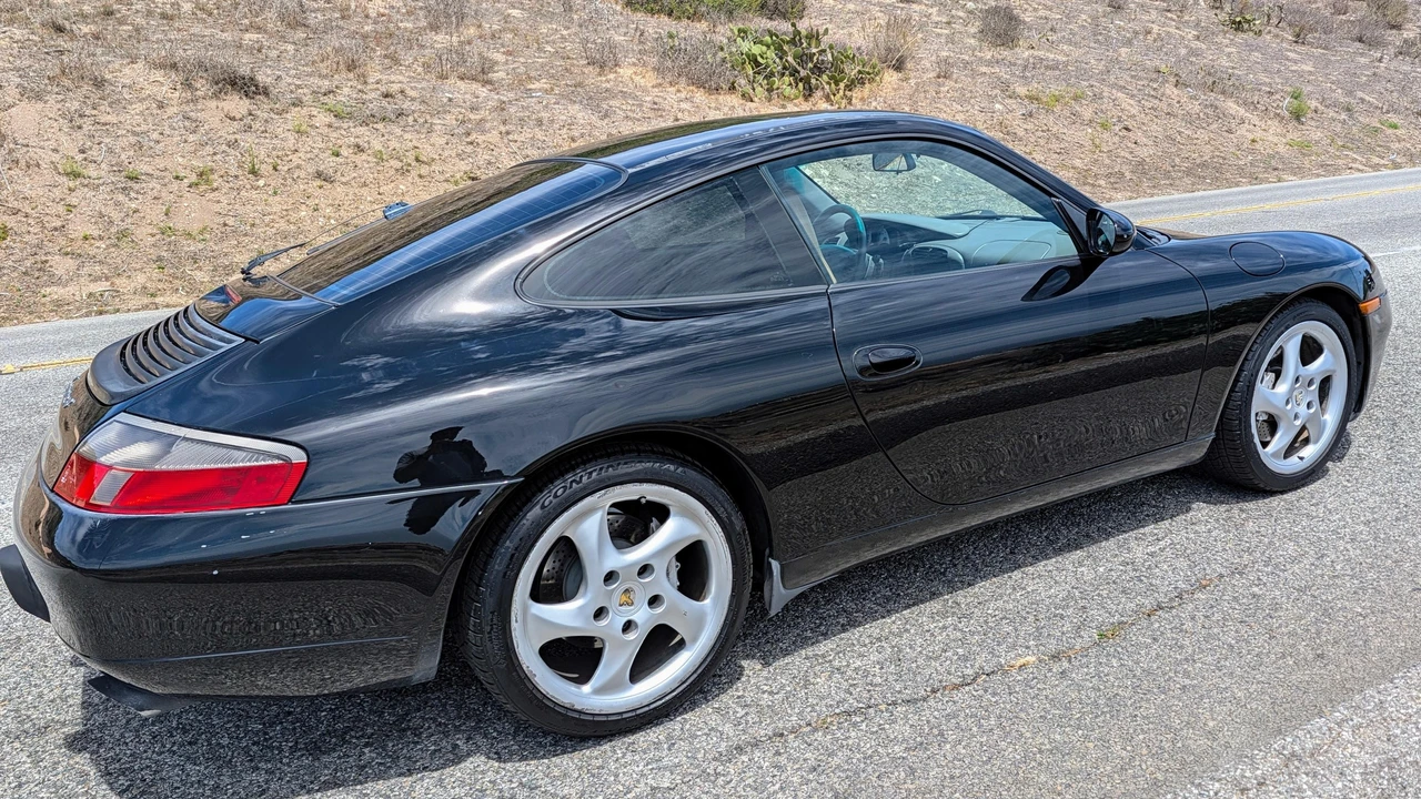 2001 Porsche 996 Carrera 4 - Image 16 of 31