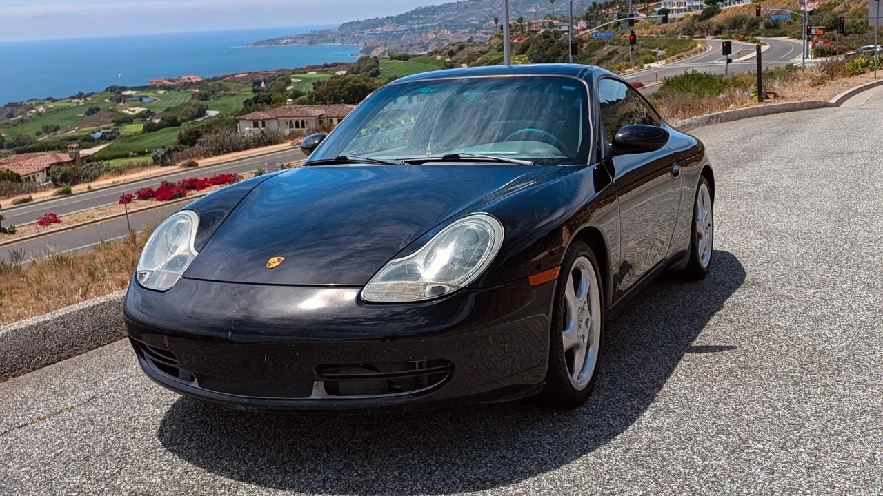 2001 Porsche 996 Carrera 4 - Image 7 of 31