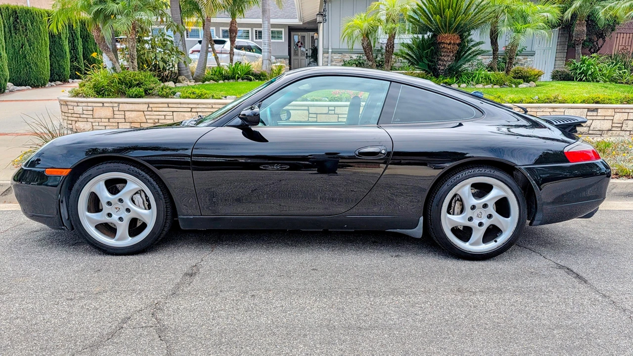 2001 Porsche 996 Carrera 4 - Image 10 of 31
