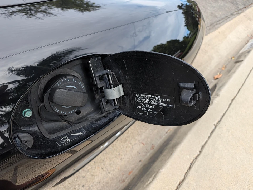 2001 Porsche 996 Carrera 4 - Image 30 of 31