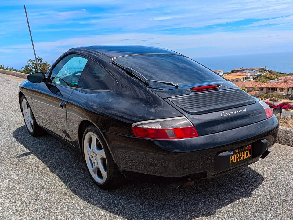 2001 Porsche 996 Carrera 4 - Image 11 of 31