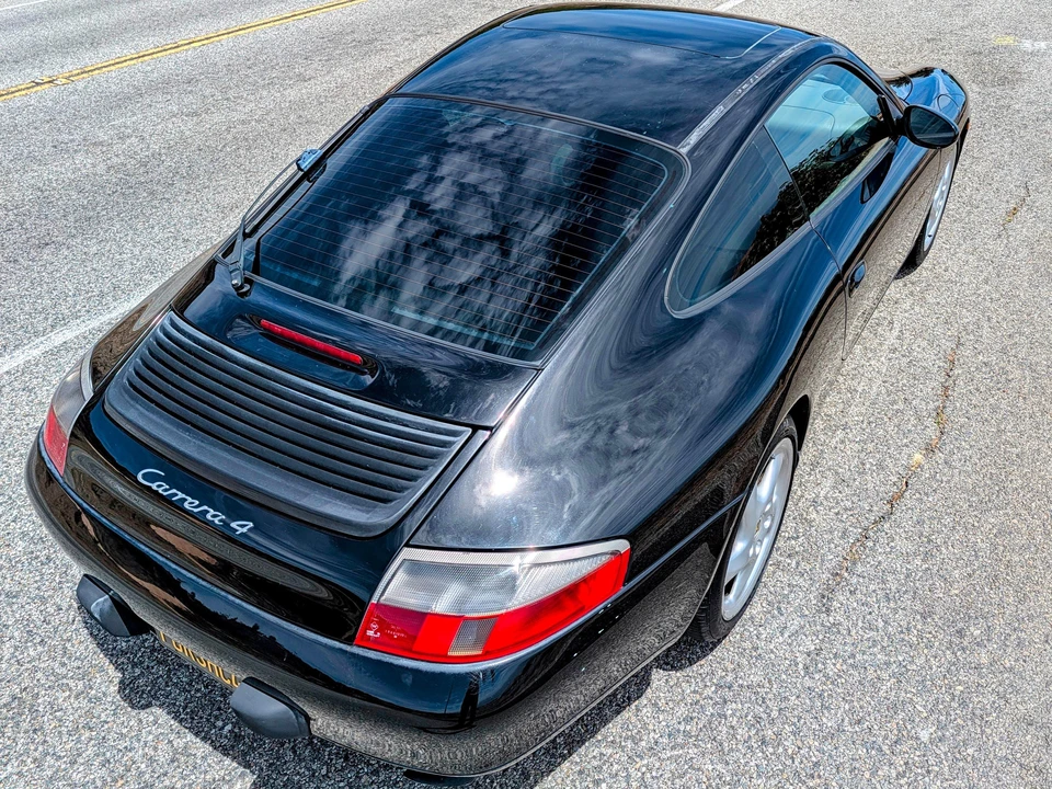 2001 Porsche 996 Carrera 4 - Image 15 of 31