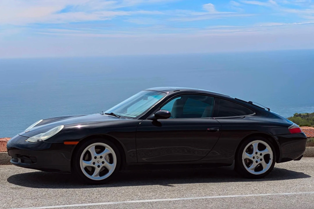 2001 Porsche 996 Carrera 4 - Image 3 of 31