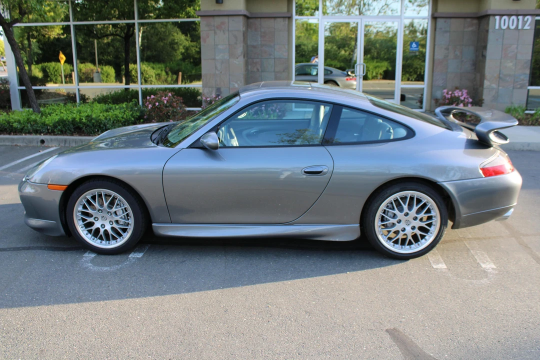 2001 Porsche 996 Carrera 4 - Image 3 of 8