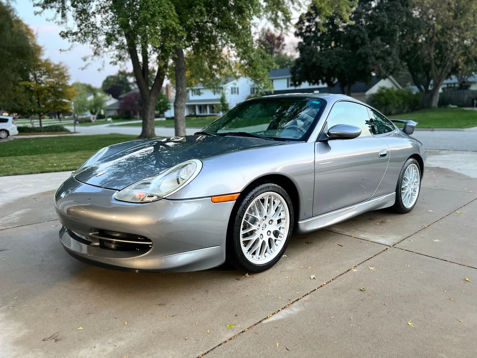 2001 Porsche 996 Carrera 4 - Image 6 of 31