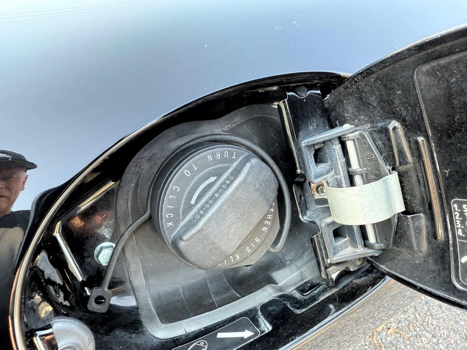 2001 Porsche 996 Carrera 4 - Image 28 of 31