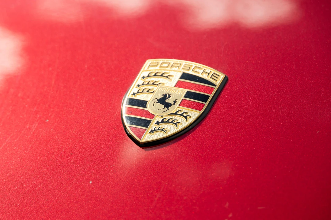 2001 Porsche 996 Carrera 4 - Image 10 of 31
